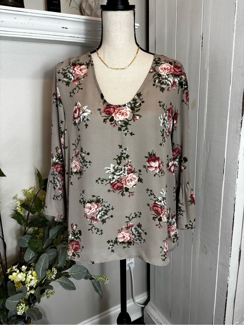 Como Vintage Floral V-Neck Bell Sleeve Top - Taupe Pink